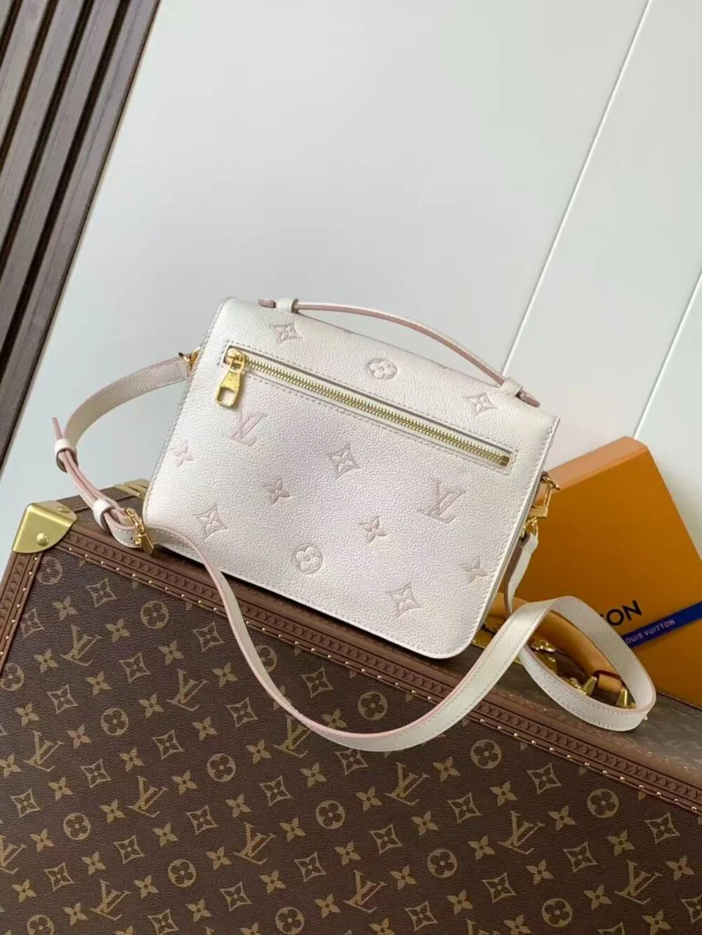 Classic Louis Vuitton Bag: A Stylish and Versatile Choice for Elegance